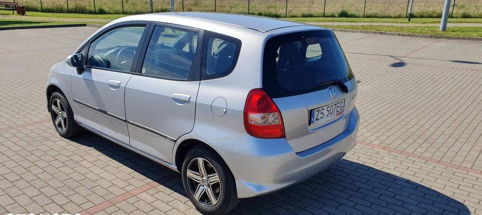 Honda Jazz cena 8900 przebieg: 192000, rok produkcji 2005 z Szczecin małe 154